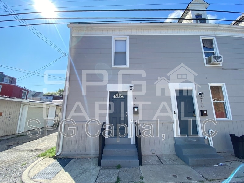 Primary Photo - 714 W Clarke Ave