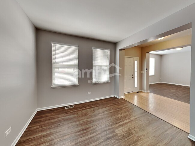Foto del edificio - 2717 Avalon Ln