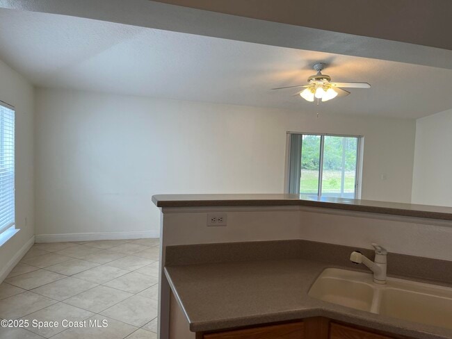 Building Photo - 707 Mason Dr