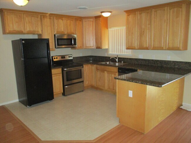 Building Photo - NICE DUPLEX IN CARMICHAEL!!