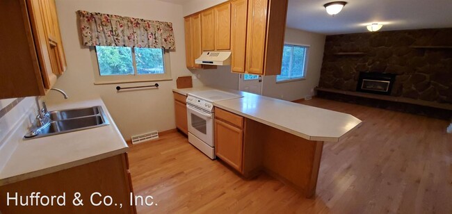 Building Photo - 5 br, 3 bath House - 1512 Yank St