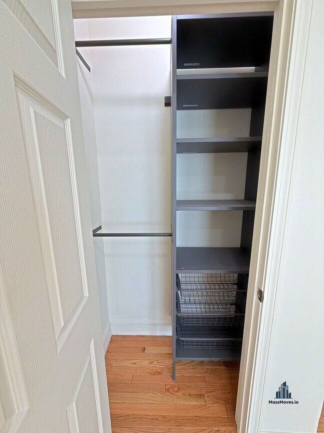 Foto del edificio - 130 W 8th St