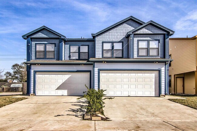 Building Photo - 1918 Weeping Oaks