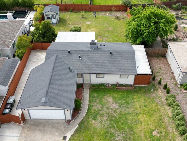 Foto del edificio - 8572 Oak Ave