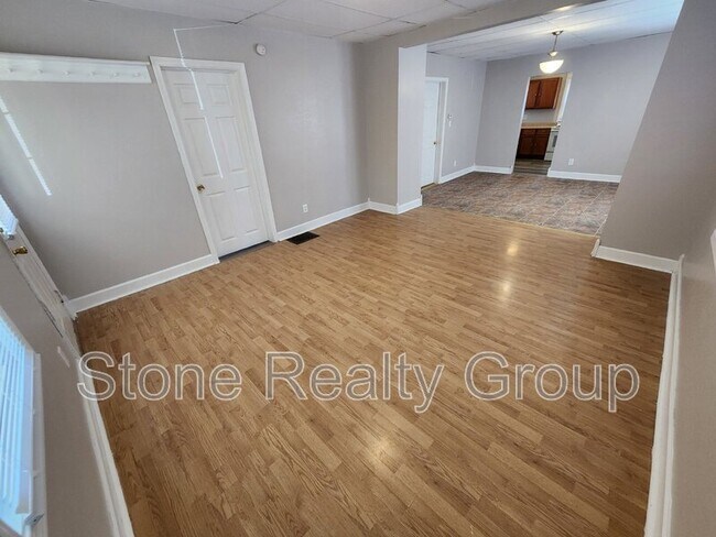 Building Photo - 1554 2nd Ave