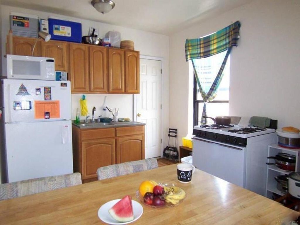 Primary Photo - 196 W 108th St
