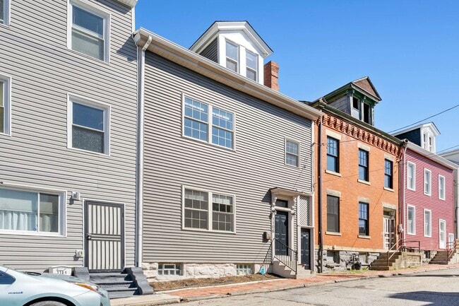 Building Photo - Beautiful 4 Bedroom House In Troy Hill.  Available May 10th.