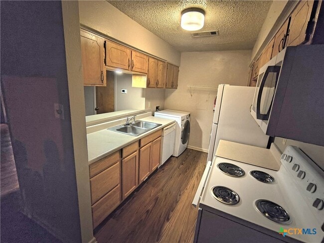 Foto del edificio - 1108 Covey Ln