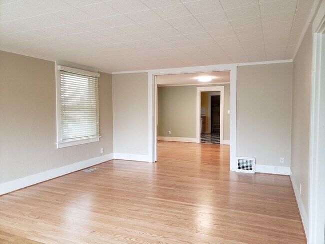 Foto del edificio - 4512 N Commercial Ave