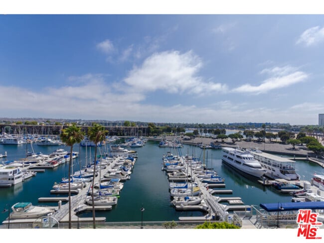 Building Photo - 4314 Marina City Dr