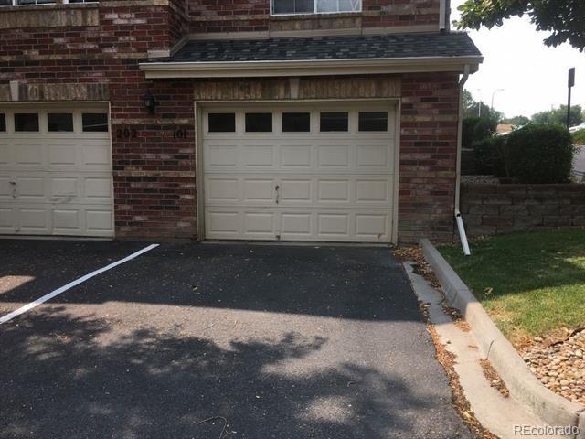 Building Photo - 8960 Fox Dr