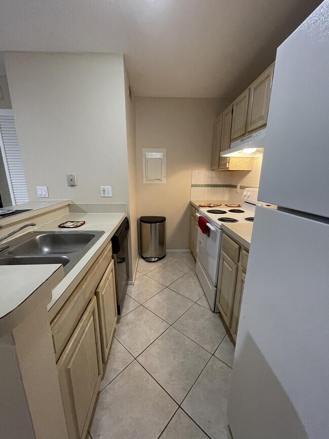 Building Photo - 1805 Palm Cove Blvd
