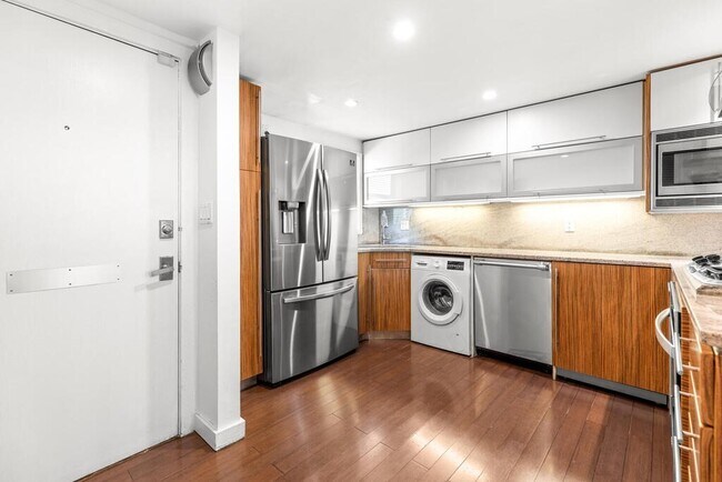 Foto del edificio - 18 Bay St