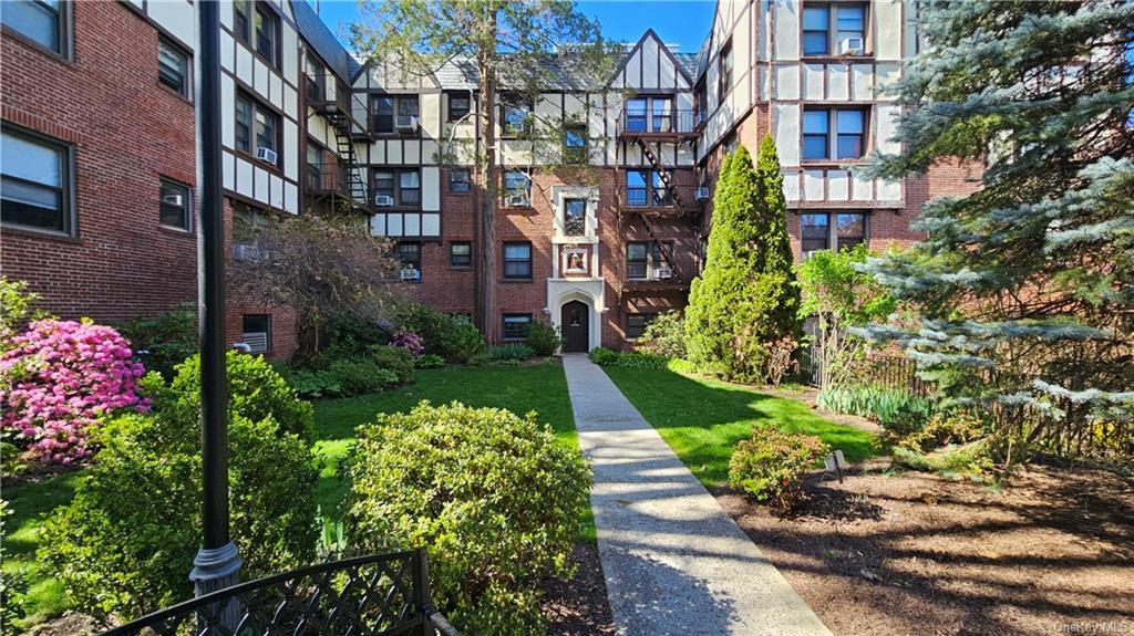 Foto principal - 3 Greenridge Ave