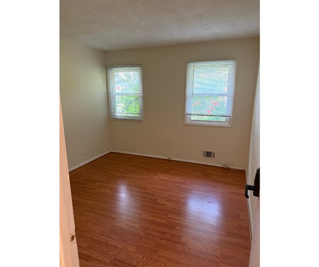 Foto del edificio - 9083 Meadow Heights Rd