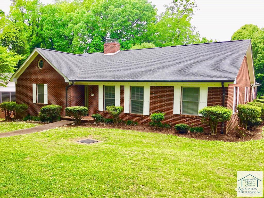 Primary Photo - 300 Thomas Heights