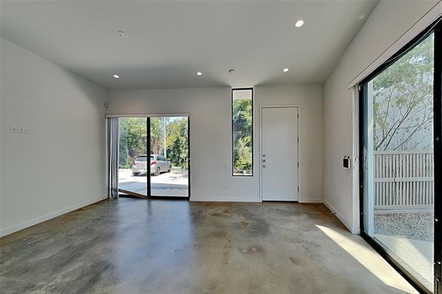 Foto del edificio - 904 Blackland Ct