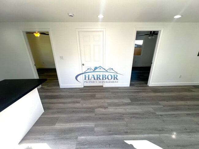 Building Photo - 2332 Cedar Ave