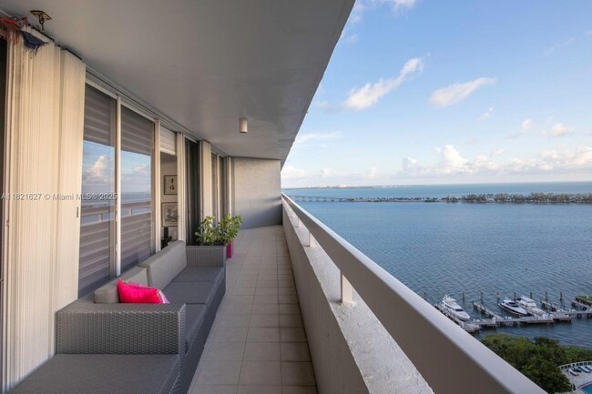 Building Photo - 1627 Brickell Ave