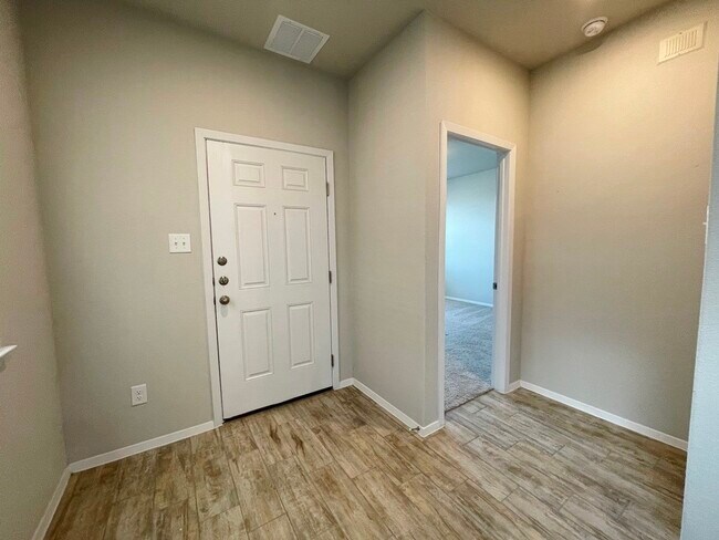 Foto del edificio - 1409 Goforth Rd