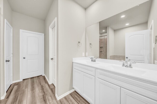 Foto del edificio - 9244 Inland Leather Ln