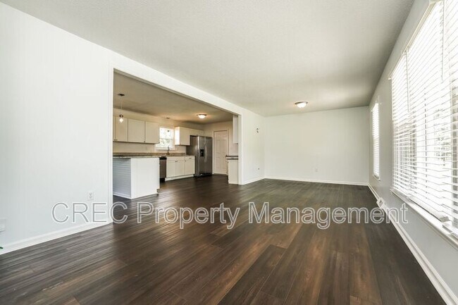 Foto del edificio - 7744 Allwood Ave