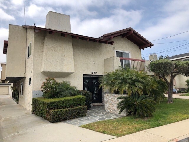 FRENTE DEL EDIFICIO - 1922 Curtis Ave