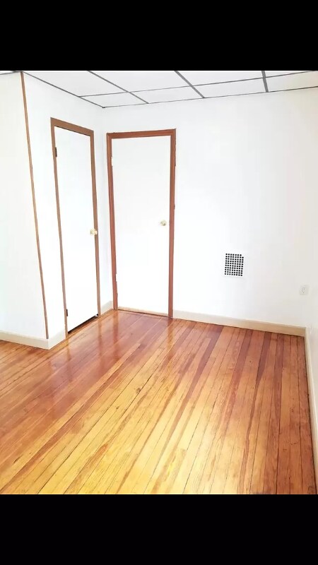 Foto del edificio - 62-35 60th Rd