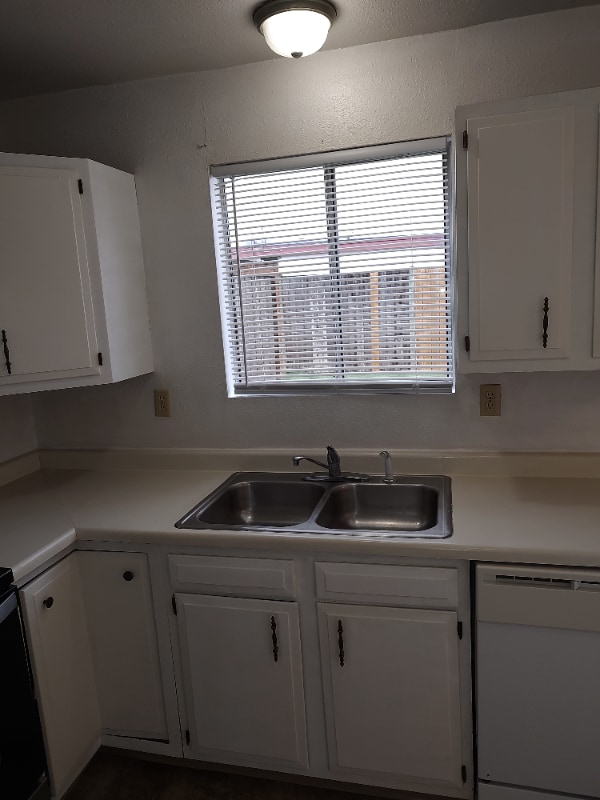 Building Photo - 5908 Parker Rd E