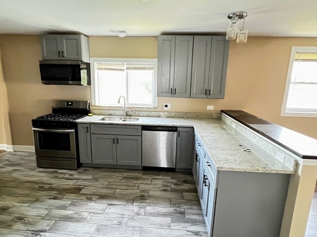 Foto del edificio - 5328 W Leland Ave