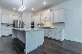 Building Photo - 909 Heritage Trl