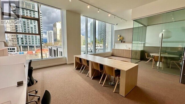 Photo du bâtiment - 6087 Wilson Ave