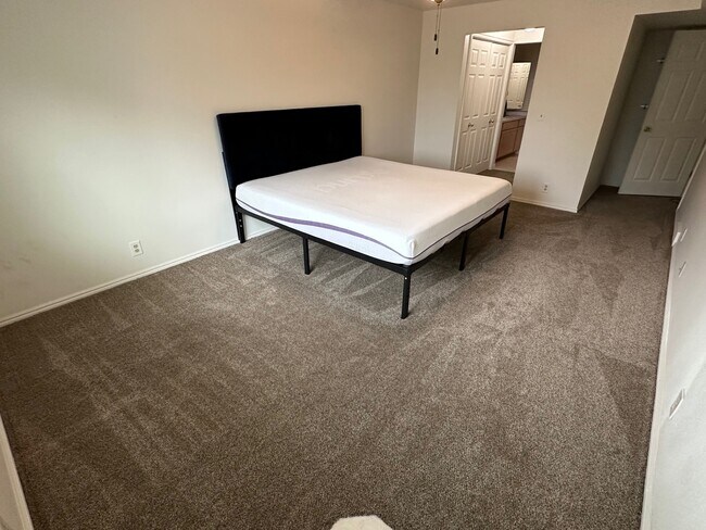 Foto del edificio - 2244 N Canyon Rd