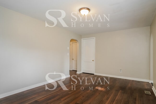 Building Photo - Lovely 3BR 1.5BA home