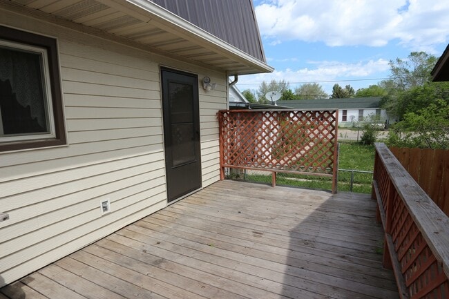 Building Photo - UTILITIES INCLUDED! Large 3 bed/ 1.5 bath ...