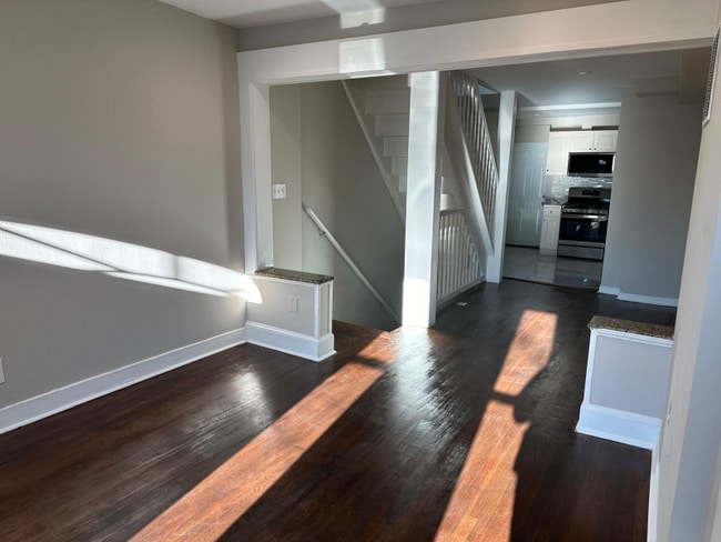 Building Photo - 1204W Cross St