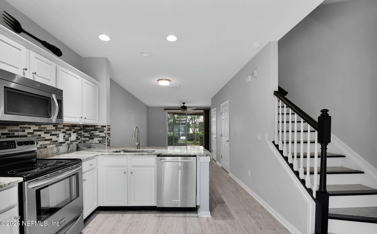 Foto del edificio - 8087 Summer Bay Ct