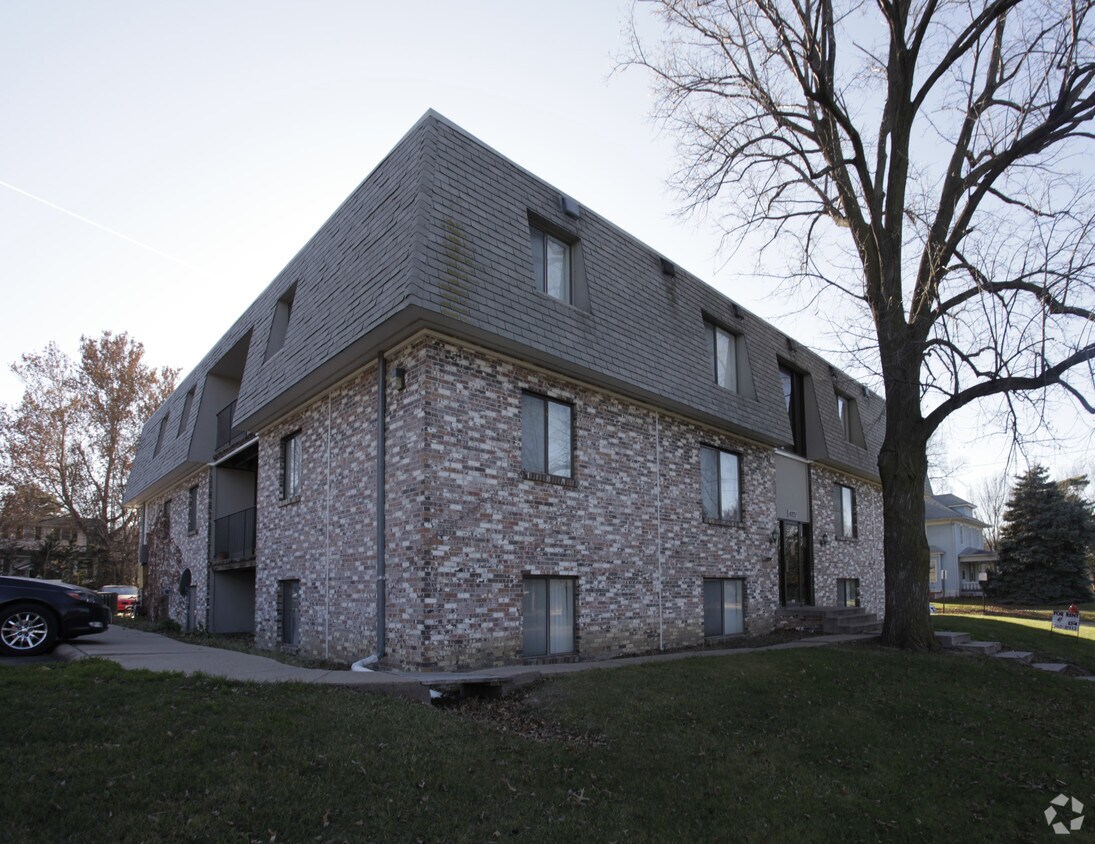 Building Photo - 4221 Holdrege St