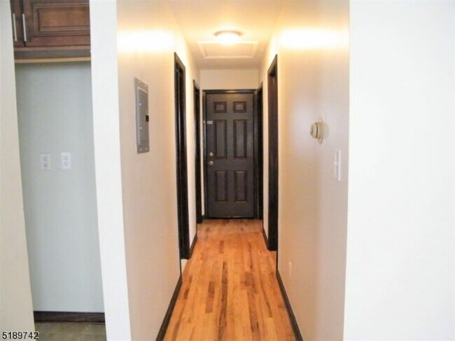 Foto del edificio - 219-221 Loomis St