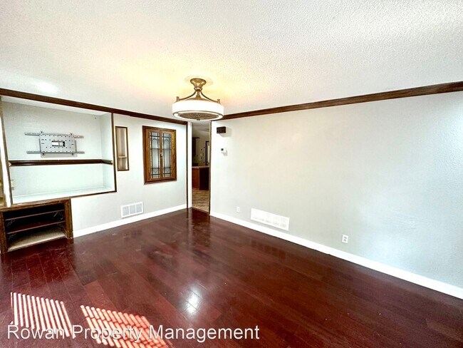 Building Photo - 3 br, 1 bath House - 7607 Sni-A-Bar Road