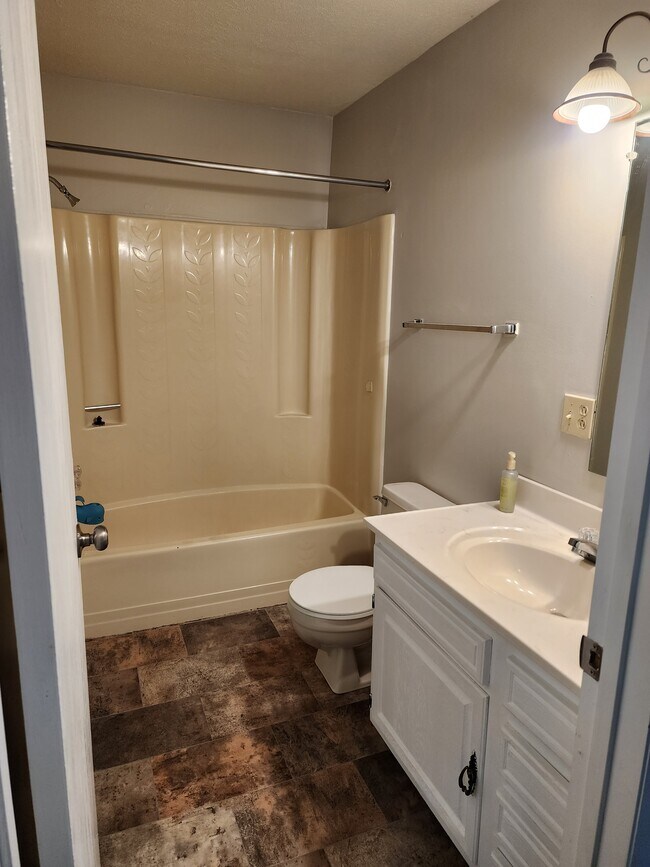 Foto del edificio - 204 Brookside Ln