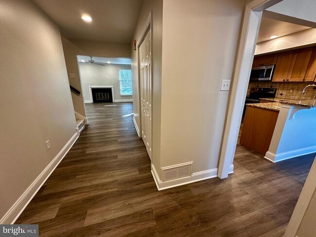 Building Photo - 18 Dundee Mews