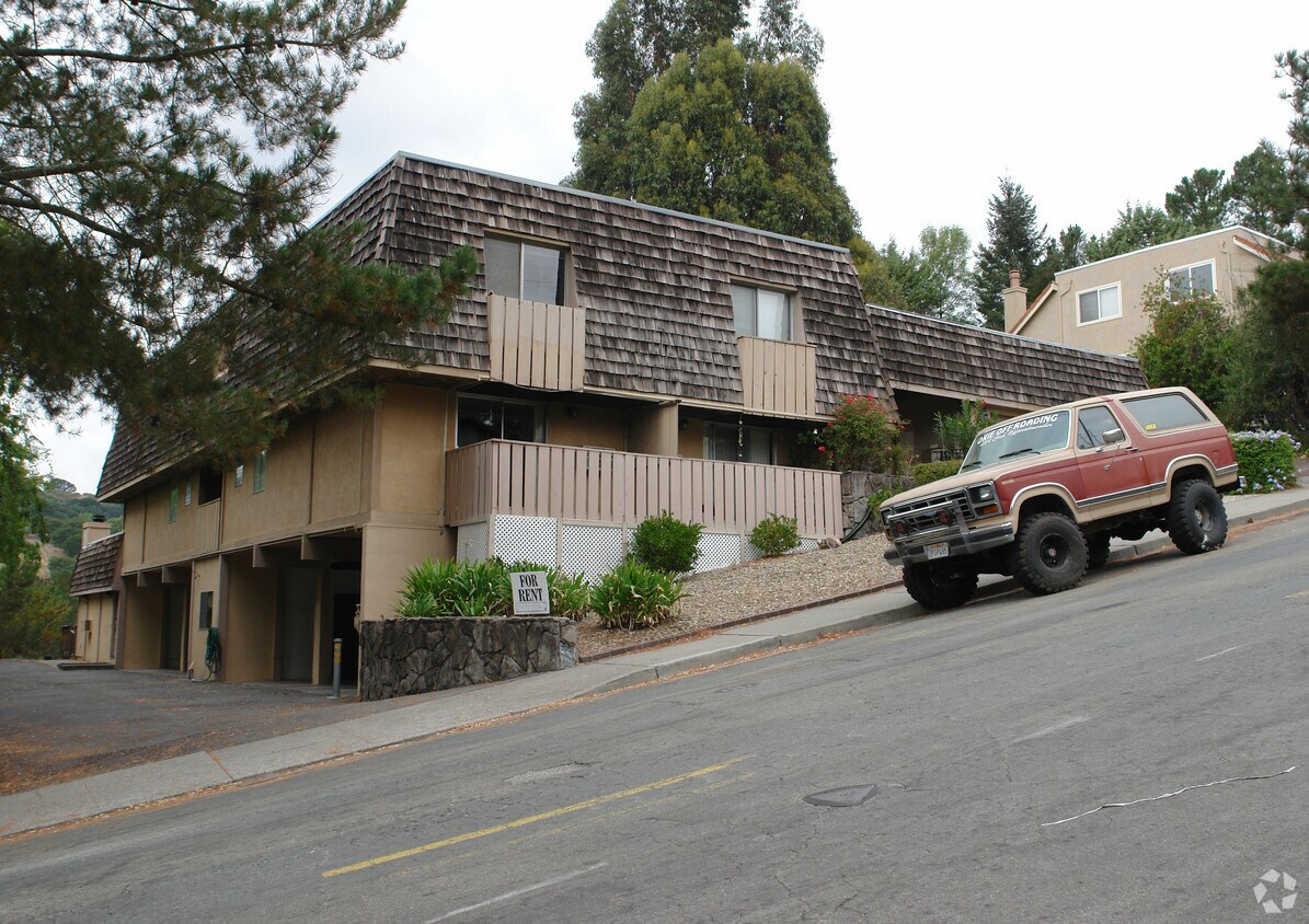 Foto del edificio - 2038 Ascot Dr