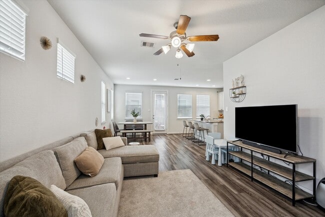 Building Photo - 9906 Brickhouse Dr