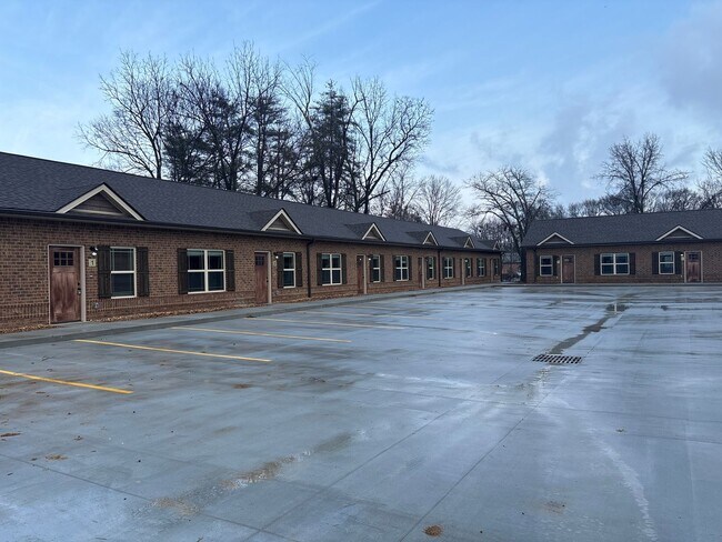 Building Photo - 404 Cedar Ln