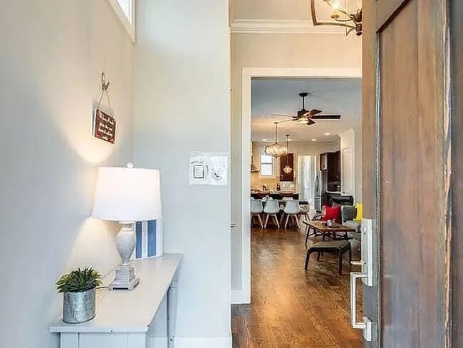 Building Photo - Furnished 6BR House in the Heart of Nashville