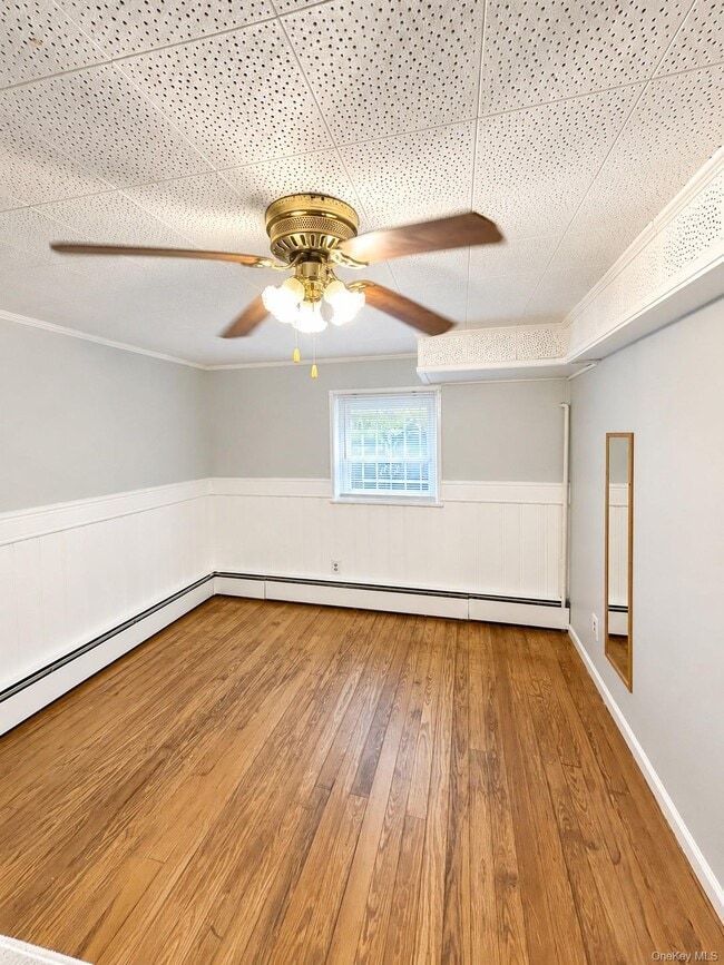Building Photo - 2329 Throop Ave