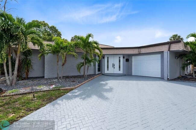 Building Photo - 6008 Linden Cir