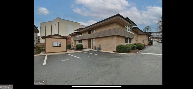 Foto del edificio - 346 Carpenter Dr NE