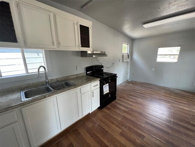 Foto del edificio - 215 Farm to Market Rd 3454